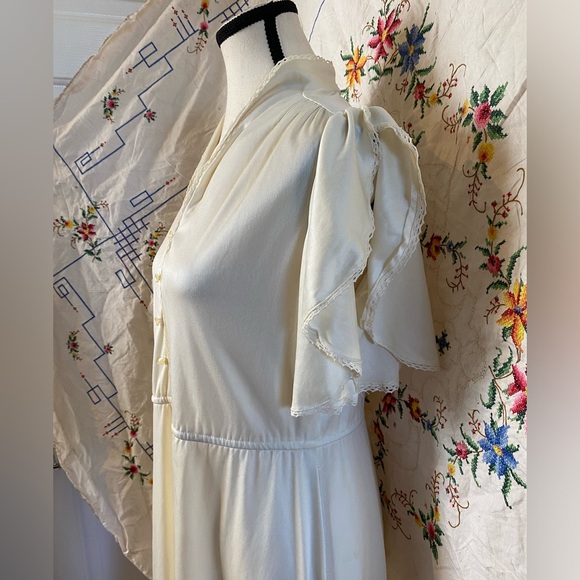 SOLD!! VINTAGE 60s 70s SATIN WHITE BUTTON UP BABYDOLL DRESS - Picture 4 of 8